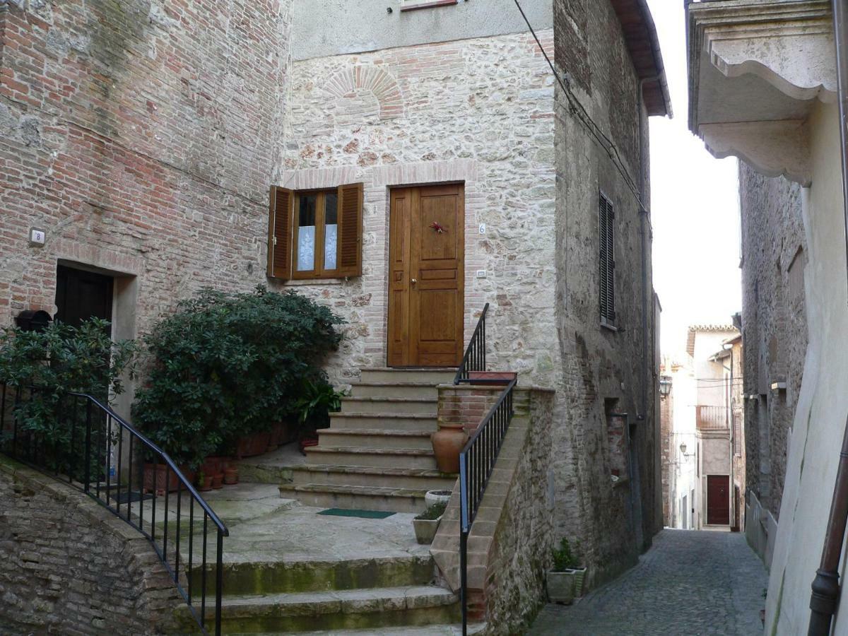 Bilocale Verde Umbria Montecastrilli Buitenkant foto